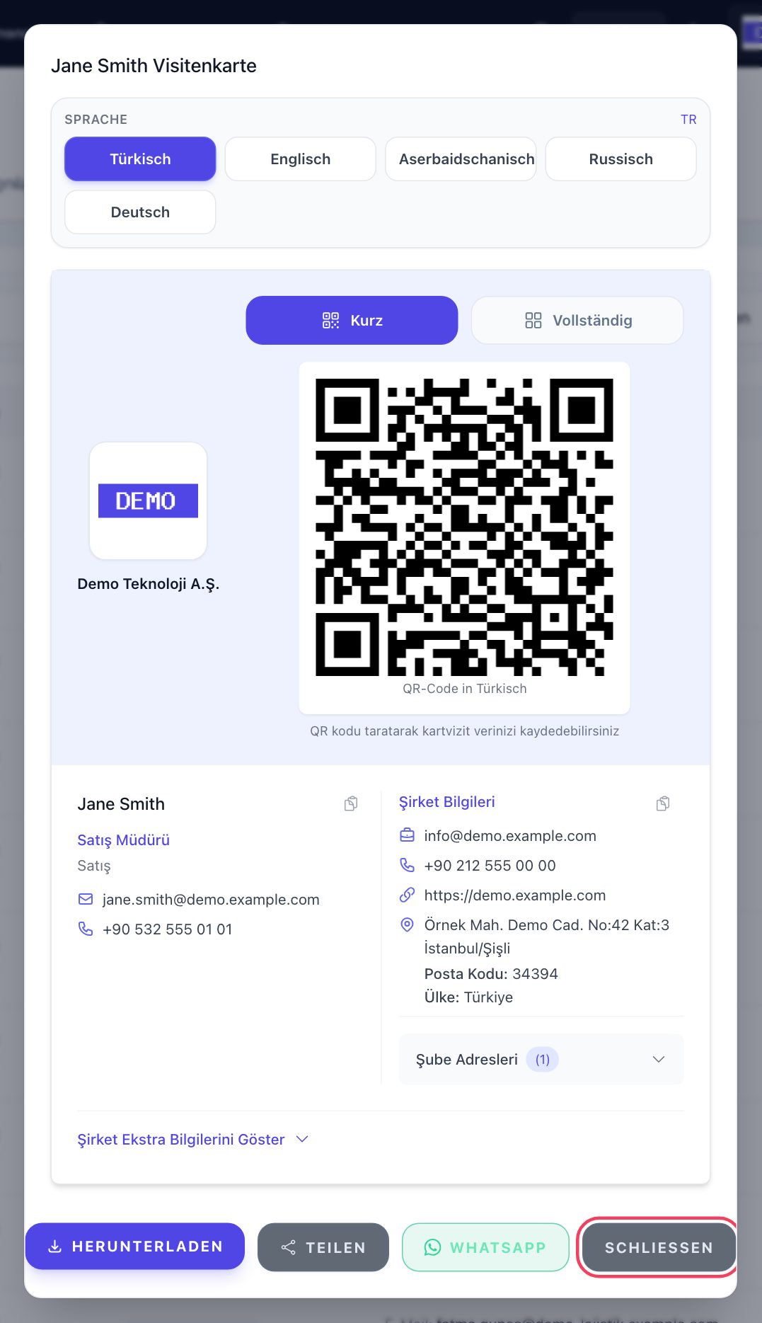 Visitenkartenfenster im Adressbuch: Sprachauswahl, Schaltflächen Kurz/Vollständig, QR-Code, Personen- und Unternehmensangaben sowie Schaltflächen Herunterladen, TEILEN und WhatsApp