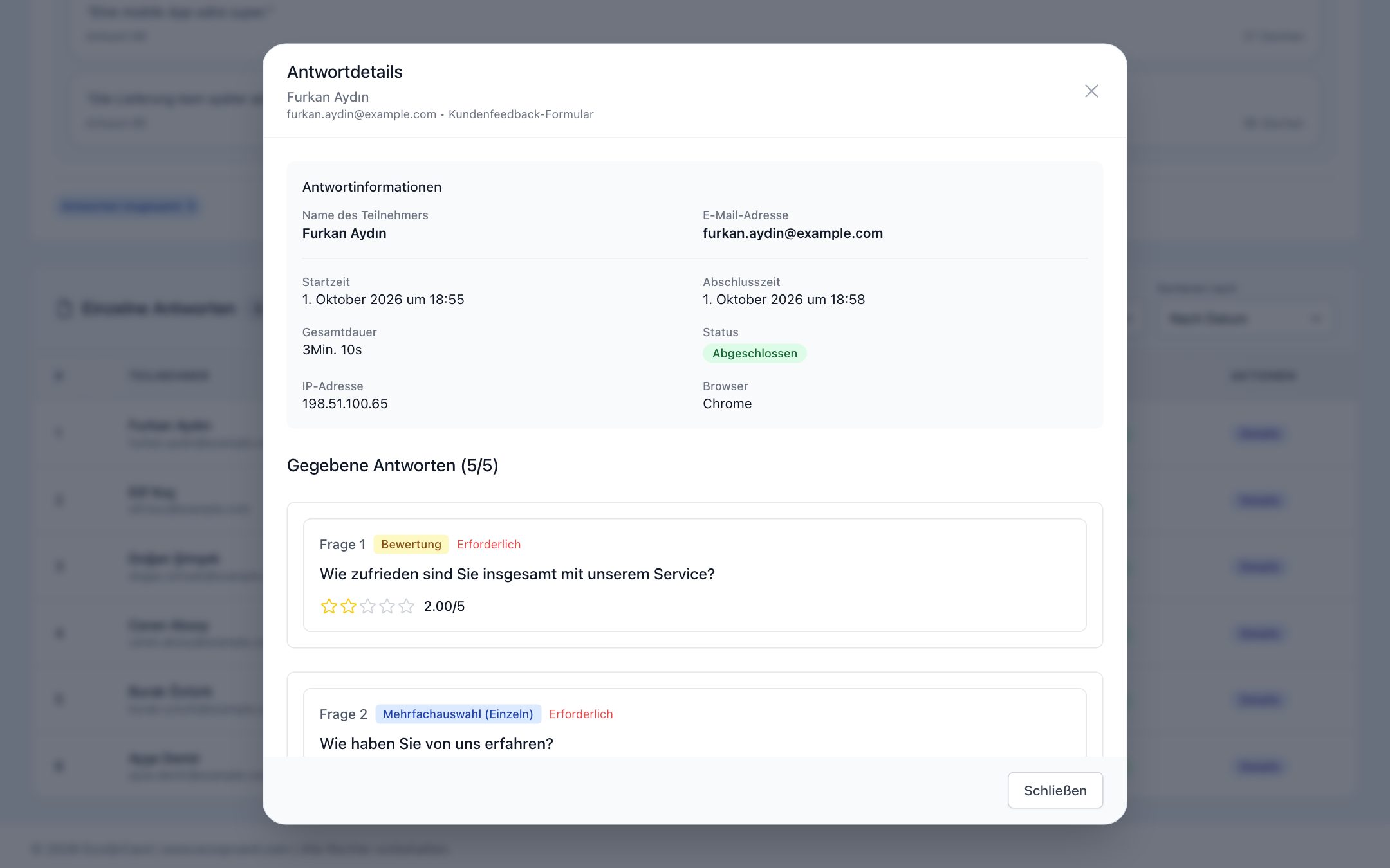 Fenster Antwortdetails: bei einer identifizierten Antwort Name und E-Mail der teilnehmenden Person, Start- und Abschlusszeit, Gesamtdauer und die gegebenen Antworten